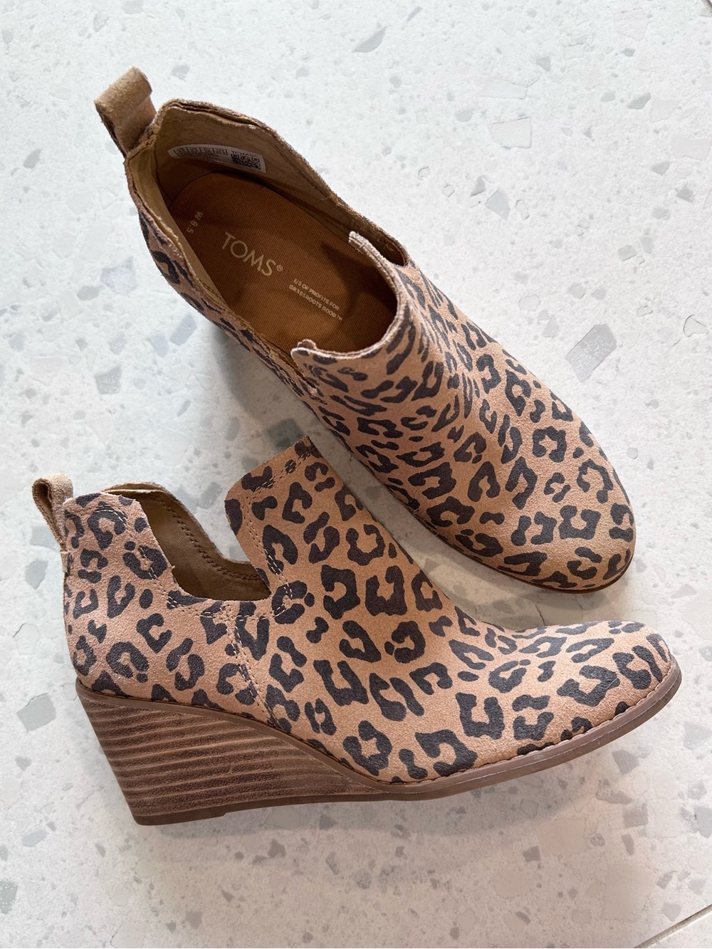 TOMS Kallie Leopard Print Wedge Heel Suede OrthoLite Ankle Boots - Size 8.5